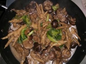 冬菇蹄筋鳳爪湯 冬菇蹄筋鳳爪湯