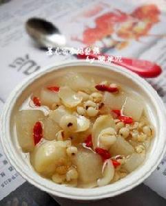 薏米百合燉雪梨 薏米百合燉雪梨