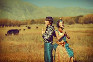 8848攝影(基地)作品——時尚名族風:我有一個夢想,在茫茫的草原遇見未知的自己;有一個真心愛我的你,見證我異域風情下的美麗。