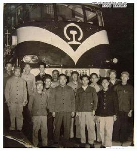 右一為革命烈士王名儒同志