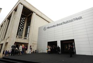 梅賽德斯-賓士紐約時裝周所在的林肯中心