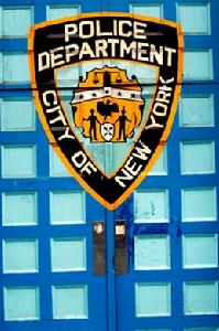 紐約市警察局大門