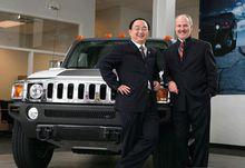 騰中重工總經理楊毅與悍馬CEO金泰樂