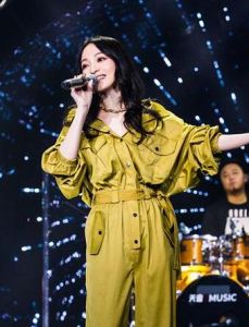 漫步雲端[張韶涵演唱歌曲]