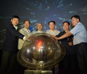 田萬良攜毛澤東女婿王景清出席首映