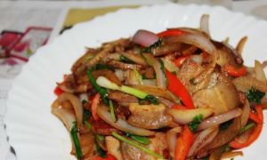 洋蔥煎五花肉 洋蔥煎五花肉