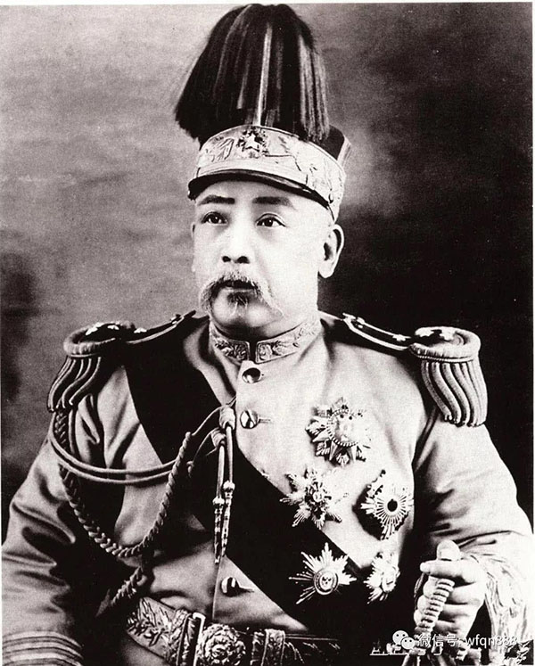 袁世凱邀張作霖進京,張作霖包下北京所有妓院,還騙走袁世凱一塊金表