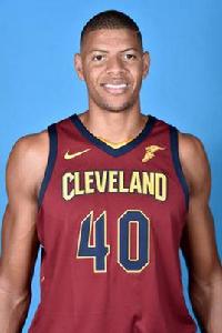 沃爾特·塔瓦雷斯