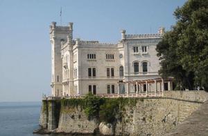 的里雅斯特[義大利東北部邊境港口城市]