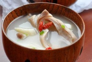 魷魚豬肚煲山藥 魷魚豬肚煲山藥