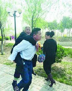 背母賞梨花 背母賞梨花