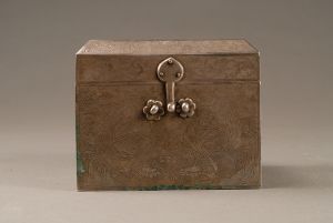 唐孔雀紋銀方盒 唐孔雀紋銀方盒