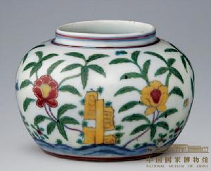 明成化鬥彩花蝶紋罐 明成化鬥彩花蝶紋罐