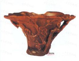 清中期犀角雕梅花馬蹄杯 清中期犀角雕梅花馬蹄杯