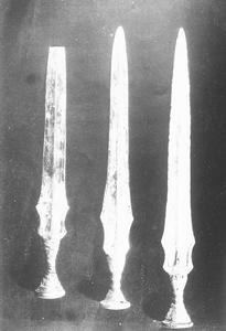 洱海區域出土的青銅格劍(三叉格劍)