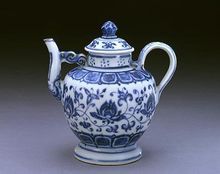 明宣德青花纏枝蓮紋執壺 明宣德青花纏枝蓮紋執壺