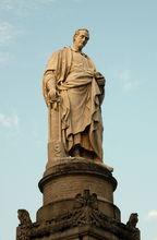 義大利科莫的伏特雕像。