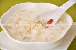 牛奶銀耳羹 牛奶銀耳羹