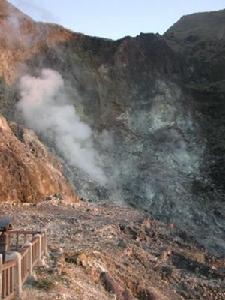 （圖）陽明山國家公園內的小油坑硫磺噴氣