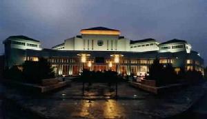 北大百年劇場夜景