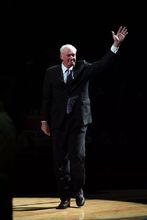 2017年10月22日，丹&middot;伊塞爾參加掘金隊紀念活動