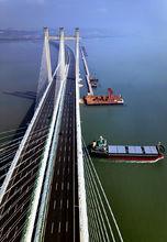 2015年5月12日，泉州灣大橋通車運營。