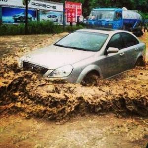 延安持續強降雨引發洪水