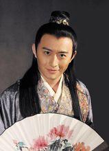 翟羽佳飾演“賈璉”劇照