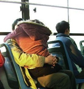 蘇州公交內情侶親熱乘客尷尬
