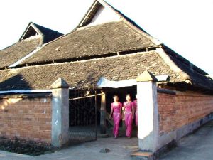 勐板城子村 勐板城子村