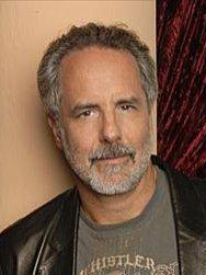 導演：喬恩&middot;阿維奈