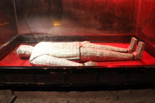 此王爺活著連皇上都怕,死後卻被曹操掘墳,葬品竟養活三十萬大軍 此王爺活著連皇上都怕,死後卻被曹操掘墳,葬品竟養活三十萬大軍