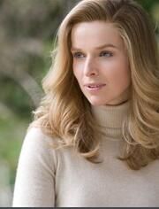 斯科拉·魯特飾馬蒂爾德