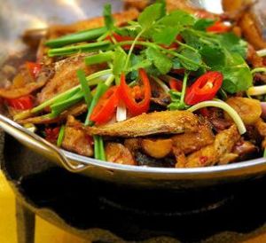 乾鍋扒皮魚 乾鍋扒皮魚