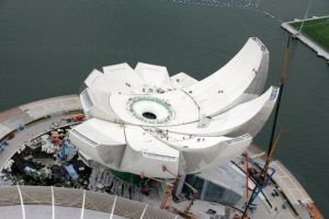 新加坡蓮花形博物館:可收集雨水陽光再利用