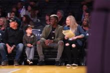 扎爾德斯攜妻子觀看NBA