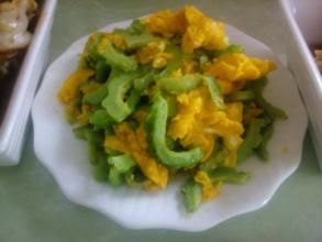 苦瓜炒笨雞蛋 苦瓜炒笨雞蛋