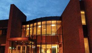 布蘭德斯大學 布蘭德斯大學