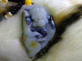 新疆青花籽料-九和玉器