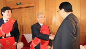 圖中為堵純信研究員