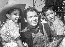 墨菲同志和他的兒子在一起