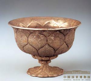 唐蓮瓣花鳥紋高足銀杯 唐蓮瓣花鳥紋高足銀杯