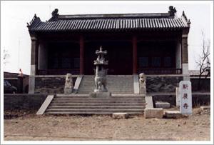 天津郊區新農寺，是祭祀傳奇式人物周公的寺廟，周公在清代屯墾種稻有功，民間尊為農神。
