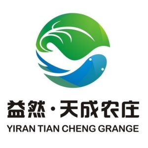 成都益然農業科技有限公司是一家致力於打造種植、養殖、垂釣、採摘、餐飲、娛樂、生態觀光、政府接待、會務中心、度假、養老等為一體的大型麗質雙生態農莊園。益然農業的農場基地位於邛崍市羊安鎮中心村，距成都城區三十八公里，交通方便。我們農場名稱為益然•天成農莊，以盛產原生態綠色果蔬為最大特色，農場預計規模7000畝左右，這裡空氣清新，環境優美；這裡配有現代園林設計風光；這裡有湖邊休閒屋和陽光花房；這裡是社會菁英的私屬領地，心靈休憩的港灣；這裡沒有都市的喧囂，卻有著離塵而不離城別樣生活；讓您在田園風光的布局中盡情享受高貴生活的優雅和從容，品鑑“採菊東籬下，悠然見南山”尊享人生！