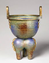 清乾隆畫琺瑯獸面紋甗 清乾隆畫琺瑯獸面紋甗