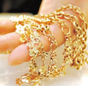 周生生手鍊招回門 周生生手鍊招回門