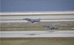 2013年5月從岩國航空基地起飛的美國海軍陸戰隊AV-8攻擊機