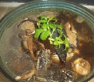 菌子烏雞湯 菌子烏雞湯