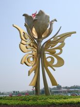 廣東湛江市南國熱帶花園“花之戀”雕塑