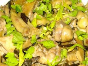 冬菇西芹炒牛仔肉 冬菇西芹炒牛仔肉